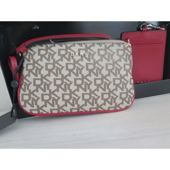 DKNY R13LJQ84 Brown Signature Logo Wristlet Clutch Lanyard ID Holder Gift Set - Picture 3 of 11